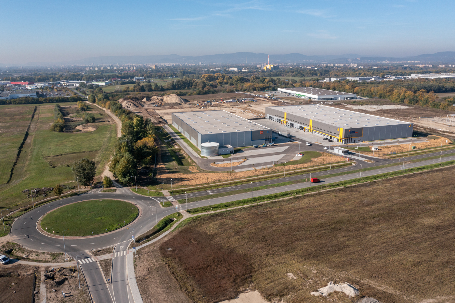 A WING újabb ipari csarnokokat adott át: elkészült az East Gate Pro Business Park első üteme